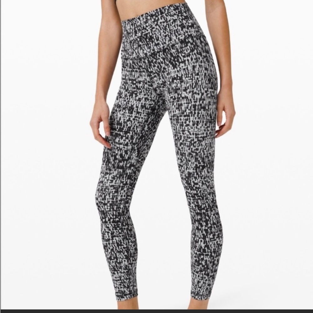 Lululemon black and white 25 inch inseam Align pants, size 4.  EUC